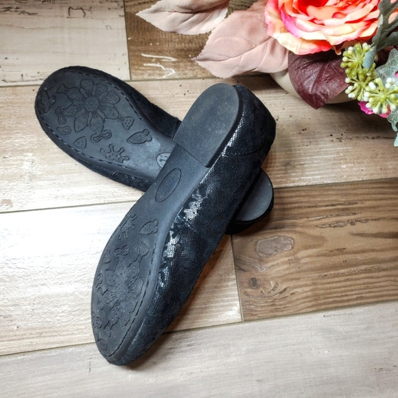 b.o.c. black floral lace pattern leather women's ballet flats size 7/38 euc - Picture 2 of 16